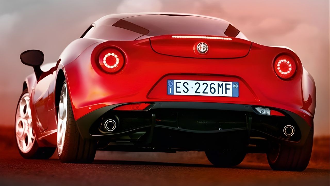 Alfa Romeo 4C 2026: Diseño Italiano Ligero, Rendimiento Ágil y Tecnología Deportiva en el Coupé Premium